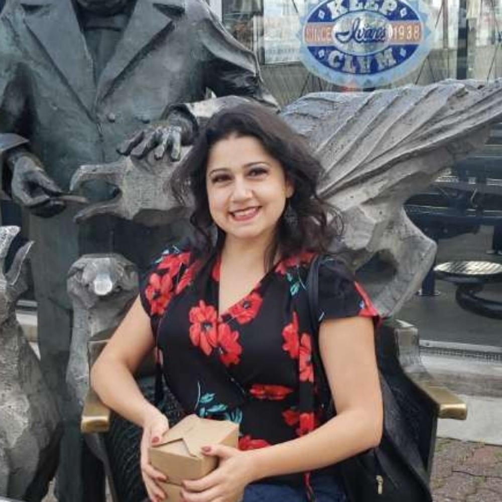 Meet your Posher, Esmeralda